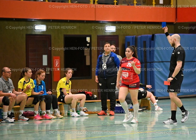 20220507-2378-haba-wei-leihg-HEN-FOTO | 07.05.2022 Saison 2021 2022 Handball Frauen Oberliga Aufstiegsrunde HSG Weiterstadt Braunshardt Worfelden - TSG Leihgestern (23:18) v. li. blaue Karte 26 Jessica Dias Carniro (L) copyright Foto Peter Henrich - Realizzato con Pictrs.com