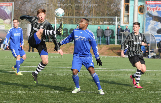 Fussball KOL Germania Pfungstadt - SV Traisa | Fussball KOL Germania Pfungstadt - SV Traisa 20150315 li Jannik Thellmann (Tr) re 15 Wilson Rufino Vera Cru (Pf) - copyright hen-foto - Realizzato con Pictrs.com