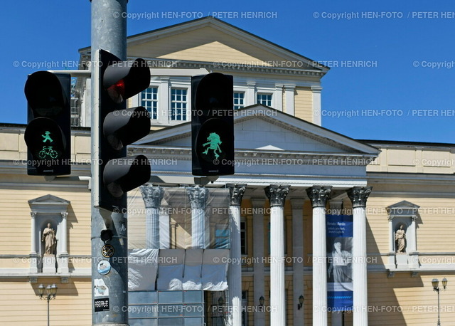 20220616-4610-darmstadt-HEN-FOTO | 16.06.2022 Darmstadt Impressionen - Heinerfest Maskottchen - Fussgänger Ampel am Karolinenplatz mit Heinerin als Figur bei Grün und einem Heiner bei Rot - zu Ehren von Helmut Lortz (Grafik-Professor) - Realized with Pictrs.com