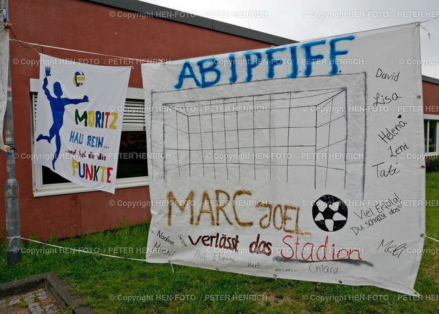 04.05.2022 Glückwünsche von Eltern zur Abiturprüfung 2022 | 04.05.2022 Viel Glück Alles Gute Wünsche von Freunden zum Abi 2022 auf Schilder Plakate am Gymnasium - Realized with Pictrs.com