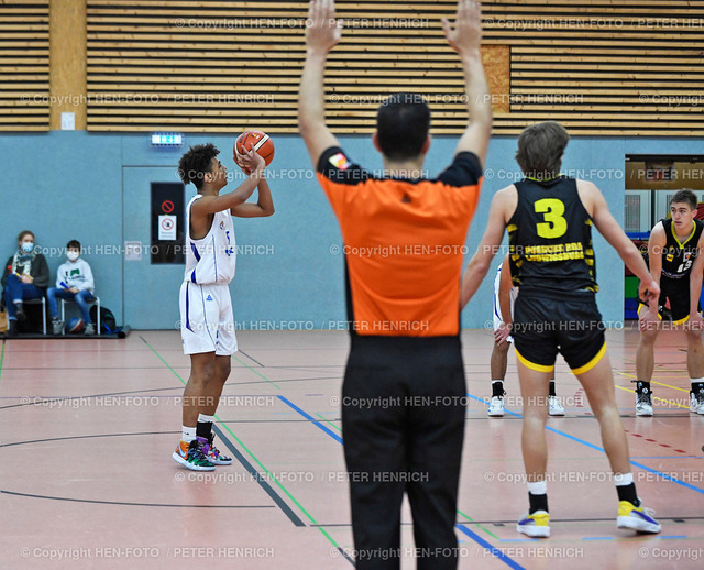 Basketball NBBL Team Südhessen - Porsche BBA Ludwigsburg 09.01.2022 copyright by Peter Henrich | Basketball NBBL A Gruppe Süd Team Südhessen - Porsche BBA Ludwigsburg (65:95) 09.01.2022 li Freiwurf 5 Niklas Jermain Kitchens (TS) copyright by Peter Henrich HEN-FOTO - Realized with Pictrs.com