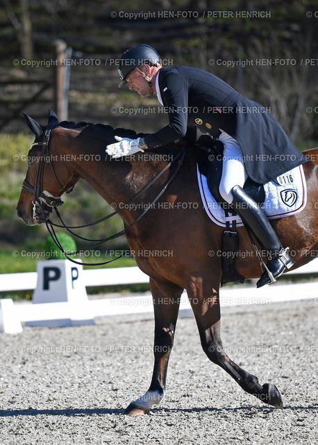 18.04.2022 Kranichstein Spring-Tour III Dressurturnier | 18.04.2022 Reiten Darmstadt-Kranichstein Spring-Tour III Prüfung 01 Dressurprüfung Klasse S*** Lob für Pferd 0116 Hendrik Lochthowe auf Bricco Barone vom RFV Griedel copyright HEN-FOTO Peter Henrich - Realized with Pictrs.com