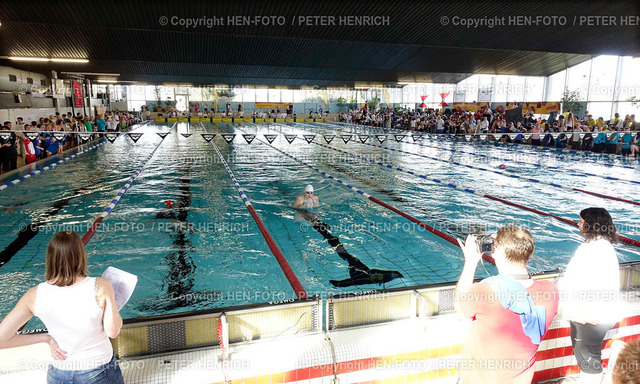 Schwimmen Entega Cup 2017 DSW 1912 Darmstadt | Schwimmen Entega Cup 2017 Nordbad DSW 1912 Darmstadt 20170304 - gut gefülltes Schwimmbad - copyright HEN FOTO (Peter Henrich) - Realizzato con Pictrs.com