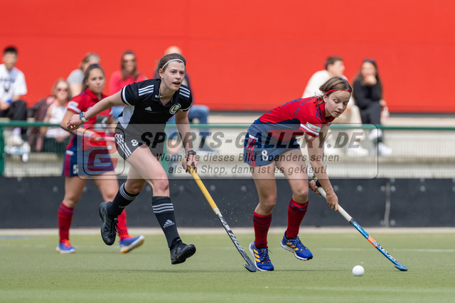 HK_20220430_104084 | Düsseldorfer HC - TuS Lichterfelde ( W ) am 30.4.2022 Düsseldorfer HC, Düsseldorf Gutsche Chiara ( TuS Lichterfelde #8 ) Heusgen Friederike ( Düsseldorfer HC #8 )