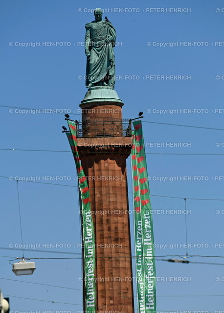 20220616-4664-darmstadt-HEN-FOTO | 16.06.2022 Darmstadt Impressionen - Heinerfest im Herzen - Banner am Ludwigsmonument auf dem Luisenplatz - Großherzog Ludwig I. - Langer Ludwig  - Realized with Pictrs.com