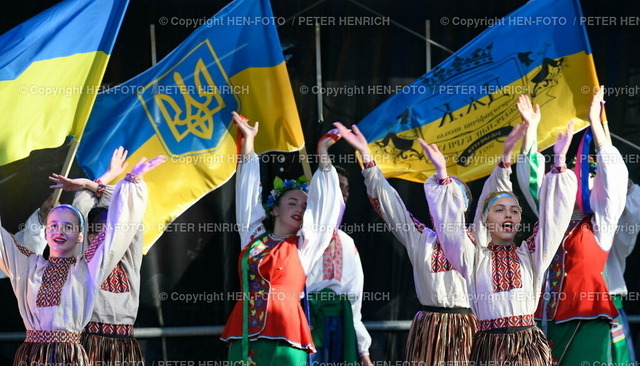 20220701-0401a-heinerfest-HEN-FOTO | 01.07.2022 - Darmstadt Impressionen Heinerfest 2022 2. Tag Konzertbühne Herrngarten Internationale Serenade mit preisgekrönter Kindertanzgruppe aus Partnerstadt Ushgorod (Foto Peter Henrich) - Realized with Pictrs.com