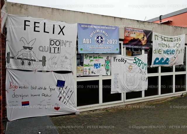 04.05.2022 Glückwünsche von Eltern zur Abiturprüfung 2022 | 04.05.2022 Viel Glück Alles Gute Wünsche von Freunden zum Abi 2022 auf Schilder Plakate am Gymnasium - Realizzato con Pictrs.com