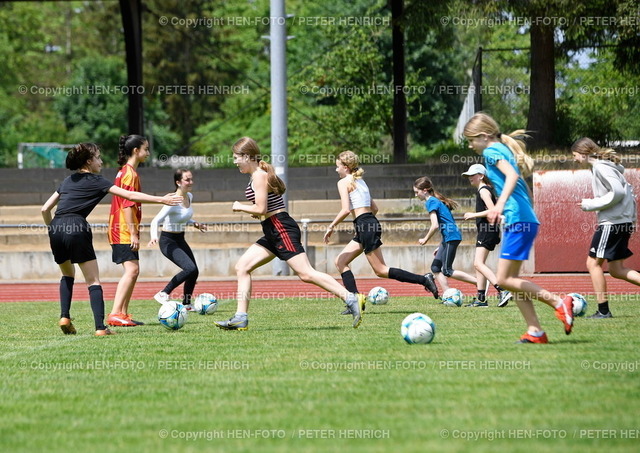 20220521-3895-mädchenfussball-HEN-FOTO | 21.05.2022 Tag des Mädchenfussballs Tag der offenen Tür bei TSV Pfungstadt mit Übungen von Trainer Christoph Bender - Realizzato con Pictrs.com