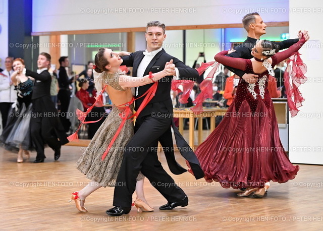 23.04.2022 Südhessenpokal bei TSZ Blau-Gold Casino Darmstadt | 23.04.2022 Südhessenpokal bei TSZ Blau-Gold Casino Darmstadt Hauptgruppe B Standard 042 Jannik Riesel - Larissa Wenzel TC Der Frankfurter Kreis copyright HEN-FOTO Peter Henrich - Realizzato con Pictrs.com