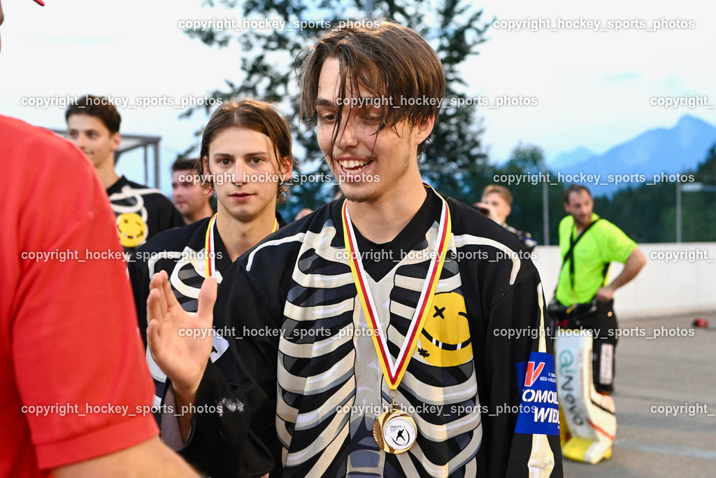 Siegerehrung Ballhockeysaison 2022 Team Zehenthof vs. VAS Villach 24.7.2022 | hockey sports photos, Pressefotos, Sportfotos, hockey247, win 2day icehockeyleague, Handball Austria, Floorball Austria, ÖVV, Kärntner Eishockeyverband, KEHV, KFV, Kärntner Fussballverband, Österreichischer Volleyballverband, Alps Hockey League, ÖFB,