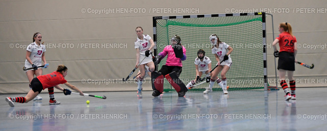 Hockey Damen TEC Darmstadt - SC Frankfurt 12.02.2022 copyright by Peter Henrich HEN-FOTO | Hockey Damen Oberliga TEC Darmstadt - SC Frankfurt (1:2) 12.02.2022 Ecke verschossen li 2 Marie Feuerhake (F) Mi 10 Rebekka Dannenfeldt (DA) re 1 TW Leoni Saemann (DA) copyright by Peter Henrich HEN-FOTO - Realized with Pictrs.com