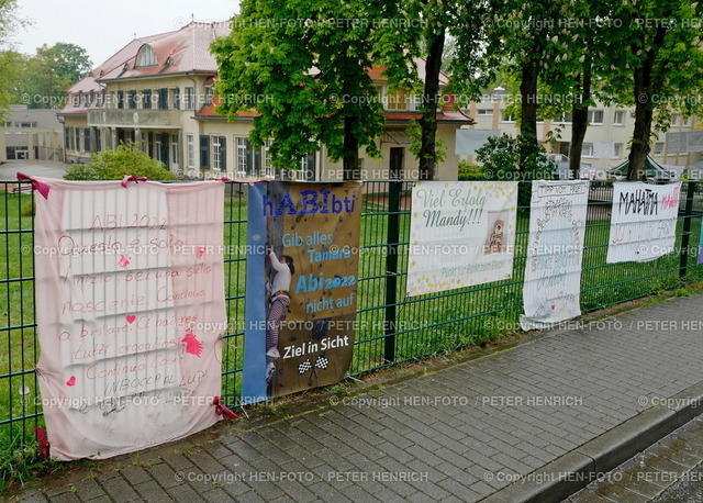 04.05.2022 Glückwünsche von Eltern zur Abiturprüfung 2022 | 04.05.2022 Viel Glück Alles Gute Wünsche von Freunden zum Abi 2022 auf Schilder Plakate am Gymnasium - Realized with Pictrs.com