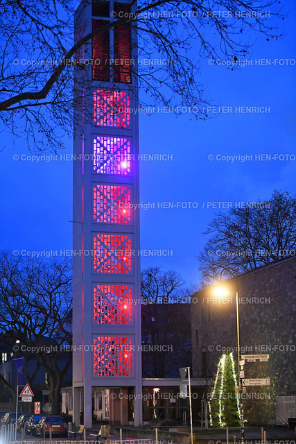 Vierter Advent Michaelsgemeinde Glockenturm 19.12.2021 copyright by Peter Henrich | Vierter Advent Darmstadt Michaelsgemeinde Glockenturm Innenbeleuchtung 19.12.2021 copyright by Peter Henrich - Realizzato con Pictrs.com