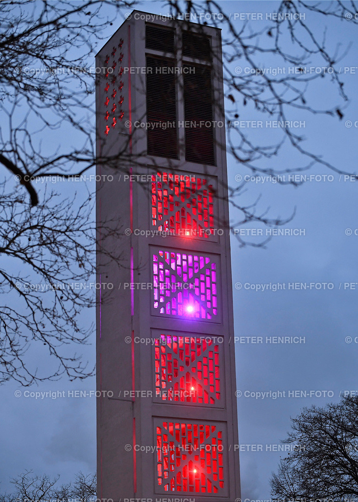 Vierter Advent Michaelsgemeinde Glockenturm 19.12.2021 copyright by Peter Henrich | Vierter Advent Darmstadt Michaelsgemeinde Glockenturm Innenbeleuchtung 19.12.2021 copyright by Peter Henrich - Realizzato con Pictrs.com