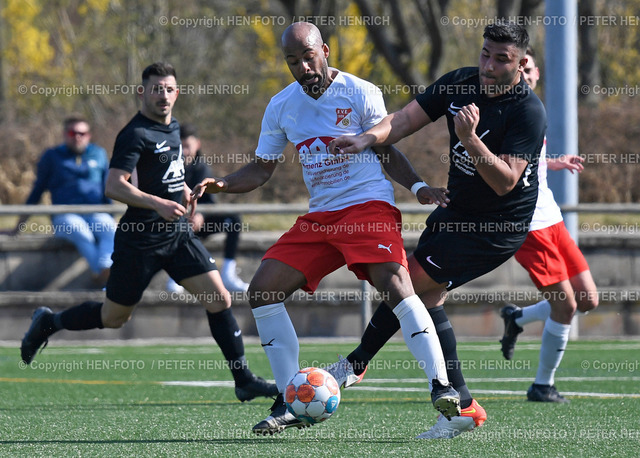 20220327 Fussball KLA Dieburg Eppertshausen - Gross-Umstadt | 27.03.2022 Saison 2020 2021 Fussball Kreisliga A Dieburg Männer FV Eppertshausen - SpVgg Gross-Umstadt (6:0) Zweikampf Mitte 11 Samuel Owusu (Epp) rechts 4 Veysel Dogangül (GU) (Foto: Peter Henrich) - Realized with Pictrs.com