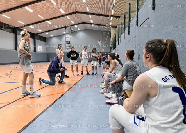 Basketball Regionalliga Damen BG Darmstadt-Roßdorf - SG Weiterstadt 2 | 05.04.2022 Basketball Damen Regionalliga Nord Saison 2021 2022 BG Darmstadt-Roßdorf - SG Weiterstadt 2 (69:65) v. li. Trainer Harald Roth (BG) copyright HEN-FOTO Peter Henrich - Realizzato con Pictrs.com