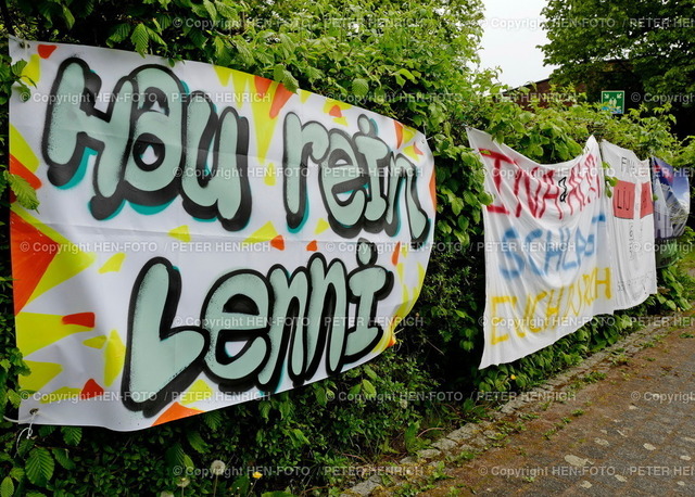 04.05.2022 Glückwünsche von Eltern zur Abiturprüfung 2022 | 04.05.2022 Viel Glück Alles Gute Wünsche von Freunden zum Abi 2022 auf Schilder Plakate am Gymnasium - Realized with Pictrs.com