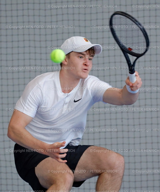 20231203-7263-tennis-bezm-HEN-FOTO | 03.12.2023 Darmstädter HallenTennis Bezirksmeisterschaften Aktive 2023 in Weiterstadt Halbfinale Herren Einzel Niklas Rübenach TVH Rüsselsheim (Foto: Peter Henrich) - Realizzato con Pictrs.com