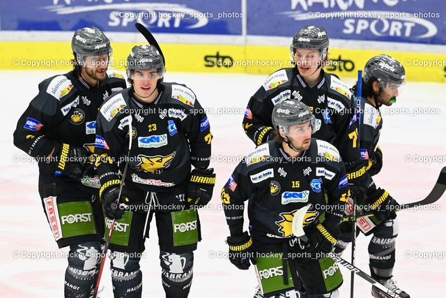 EC GRAND Immo VSV vs. HC Pustertal 16.2.2022 | Jubel HC Pustertal Mannschaft, Jakob Stukel, GERLACH Maxwell Nicholas, LAITINEN Vili Juhani