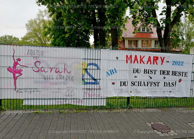 04.05.2022 Glückwünsche von Eltern zur Abiturprüfung 2022 | 04.05.2022 Viel Glück Alles Gute Wünsche von Freunden zum Abi 2022 auf Schilder Plakate am Gymnasium - Realized with Pictrs.com