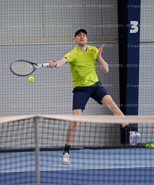 20231203-7232-tennis-bezm-HEN-FOTO | 03.12.2023 Darmstädter HallenTennis Bezirksmeisterschaften Aktive 2023 in Weiterstadt Halbfinale Herren Einzel Marek Flinner TV Rüsselsheim-Haßloch (Foto: Peter Henrich) - Realized with Pictrs.com