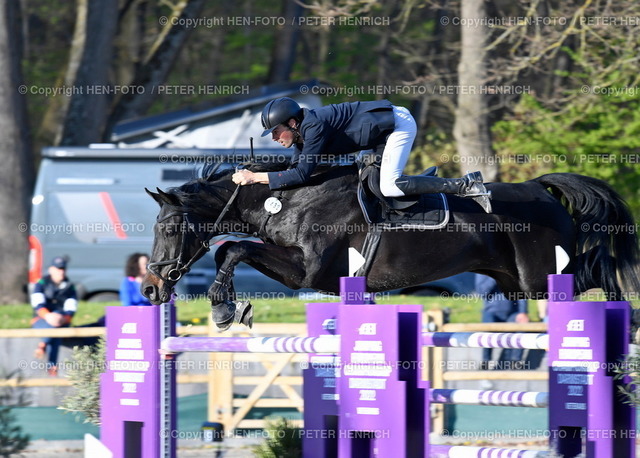 17.04.2022 Kranichstein Spring-Tour III Springturnier Dressurturnier | 17.04.2022 Reiten Darmstadt-Kranichstein Spring-Tour III Prüfung 22 Zwei-Phasen-Springprüfung Klasse S* 1432 Maximilian Krauß auf Indy 41 vom RFV Groß-Zimmern copyright HEN-FOTO Peter Henrich - Realized with Pictrs.com