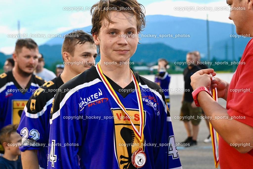 Siegerehrung Ballhockeysaison 2022 Team Zehenthof vs. VAS Villach 24.7.2022 | hockey sports photos, Pressefotos, Sportfotos, hockey247, win 2day icehockeyleague, Handball Austria, Floorball Austria, ÖVV, Kärntner Eishockeyverband, KEHV, KFV, Kärntner Fussballverband, Österreichischer Volleyballverband, Alps Hockey League, ÖFB,