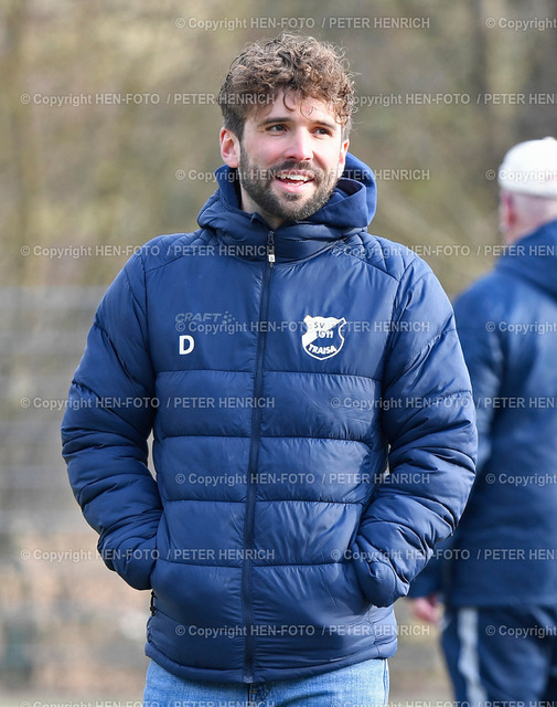 Fussball KOL DA GG SV Traisa - FV Hellas Rüsselsheim © HEN-FOTO | Fussball Kreisoberliga Darmstadt / Groß-Gerau SV Traisa - FV Hellas Rüsselsheim (4:3) 06.03.22 Mi Trainer David Kernchen (T) copyright Peter Henrich HEN-FOTO - Realized with Pictrs.com