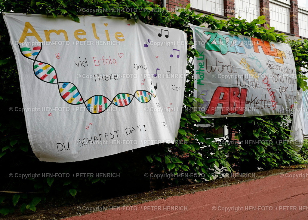 04.05.2022 Glückwünsche von Eltern zur Abiturprüfung 2022 | 04.05.2022 Viel Glück Alles Gute Wünsche von Freunden zum Abi 2022 auf Schilder Plakate am Gymnasium - Realized with Pictrs.com