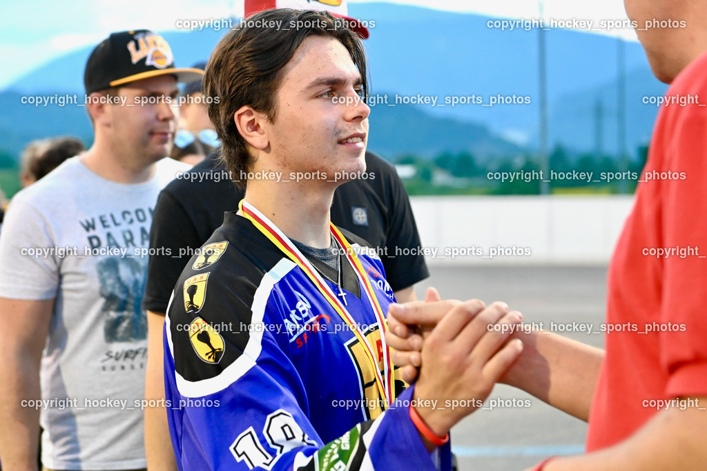 Siegerehrung Ballhockeysaison 2022 Team Zehenthof vs. VAS Villach 24.7.2022 | hockey sports photos, Pressefotos, Sportfotos, hockey247, win 2day icehockeyleague, Handball Austria, Floorball Austria, ÖVV, Kärntner Eishockeyverband, KEHV, KFV, Kärntner Fussballverband, Österreichischer Volleyballverband, Alps Hockey League, ÖFB,