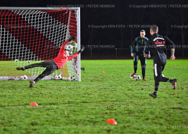 Beginn Training Fussball KOL SKG Rossdorf 03.02.2022 copyright by Peter Henrich HEN-FOTO | Beginn Training Fussball KOL SKG Rossdorf 03.02.2022 Schuss- und Torwarttrainingseinheit copyright by Peter Henrich HEN-FOTO - Realized with Pictrs.com