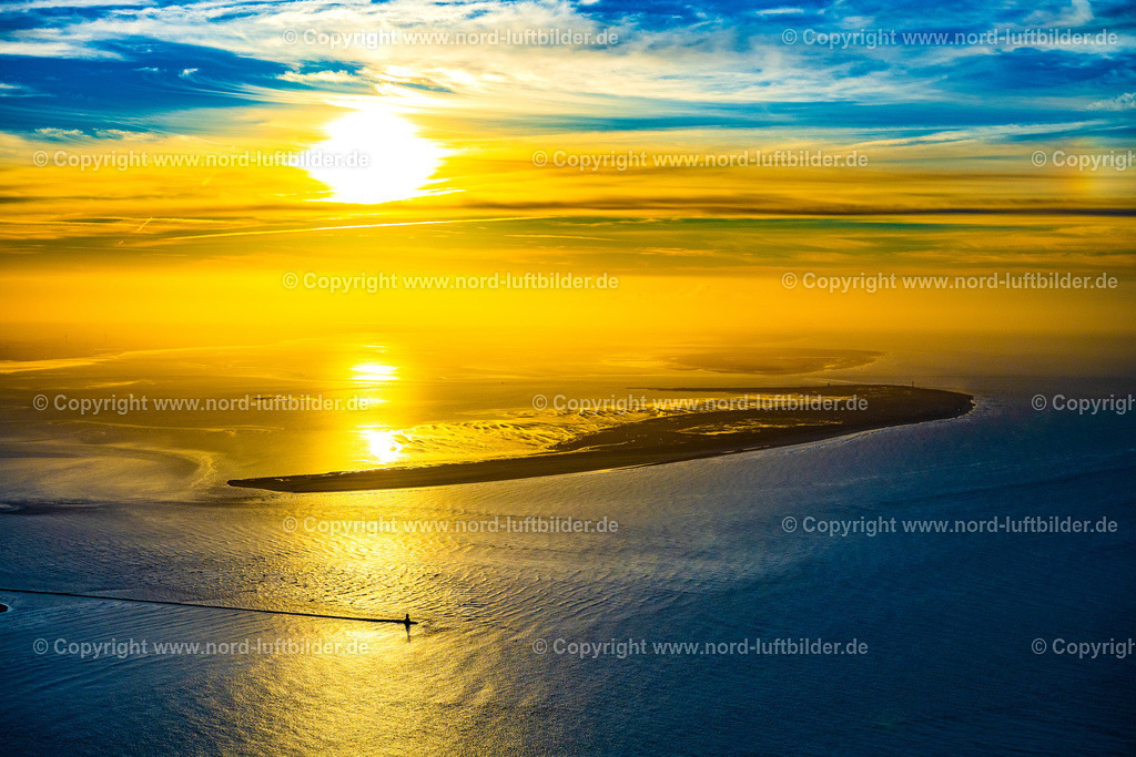 Wangerooge_im_Sonnenuntergang_ELS_3940260222 | WANGEROOGE 26.02.2022 Sonnenaufgang Landschaft an der Nordsee- Küste in Wangerooge im Bundesland Niedersachsen. // At the first light on the North Sea coast in Wangerooge in the state Lower Saxony. Foto: Martin Elsen