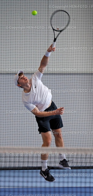 20231203-7163-tennis-bezm-HEN-FOTO | 03.12.2023 Darmstädter HallenTennis Bezirksmeisterschaften Aktive 2023 in Weiterstadt Halbfinale Herren Einzel Niklas Rübenach TVH Rüsselsheim (Foto: Peter Henrich) - Realized with Pictrs.com