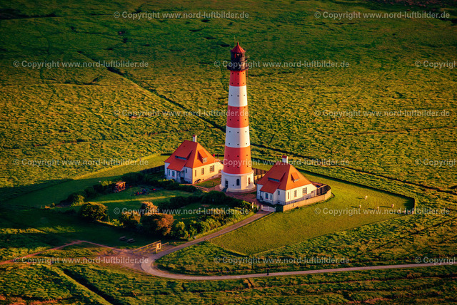 Westerhever_Leuchtturm_ELS_1673040617 | WESTERHEVER 04.06.2017 Leuchtturm Westerheversand als historisches Seefahrtszeichen im Küstenbereich der Nordsee in Westerhever im Bundesland Schleswig-Holstein. // Lighthouse Westerheversand as a historic seafaring character in the coastal area of North Sea in Westerhever in the state Schleswig-Holstein. Foto: Martin Elsen