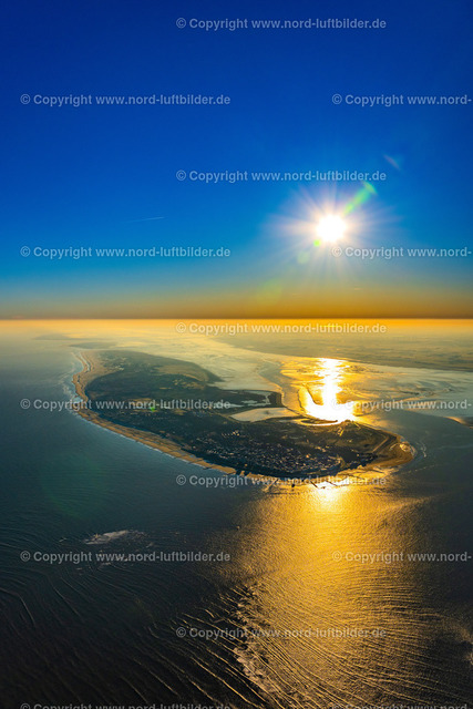 Norderney_Sonnenaufgang_ELS_5026080322 | NORDERNEY 08.03.2022 Sandstrand- Landschaft an der Nordsee zur Insel Norderney im Sonnenaufgang im Bundesland Niedersachsen. // Beach landscape on the North Sea to island Norderney at first light in the state Lower Saxony. Foto: Martin Elsen