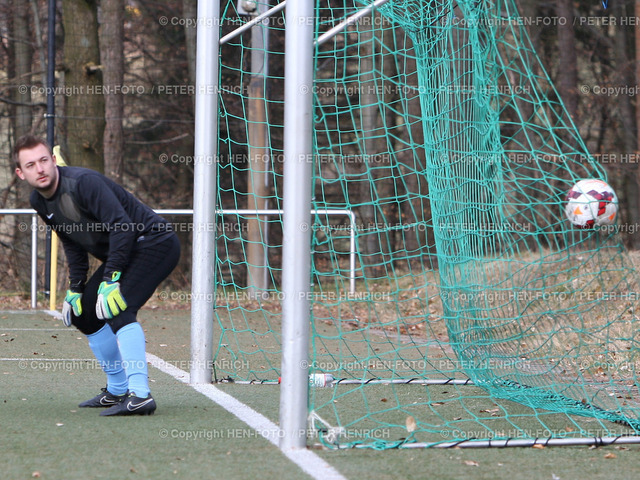 Fussball KA Darmstadt SKG Ober-Beerbach - KSG Brandau | Fussball KLA Darmstadt SKG Ober-Beerbach - KSG Brandau 20150315 - Freistoss-Tor TW 1 Tobias Seitz (OB) - copyright hen-foto - Realized with Pictrs.com