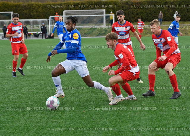 Fußball A-Junioren Bundesliga SV Darmstadt 98 - FC Heidenheim (0:0) 19.02.2022 copyright by Peter Henrich HEN-FOTO | Fußball A-Junioren Bundesliga SV Darmstadt 98 - FC Heidenheim (0:0) 19.02.2022 Nachwuchsleistungszentrum li 7 John Peter Sesay (DA) Mi 15 Adriano Toch (H) copyright by Peter Henrich HEN-FOTO - Realizzato con Pictrs.com