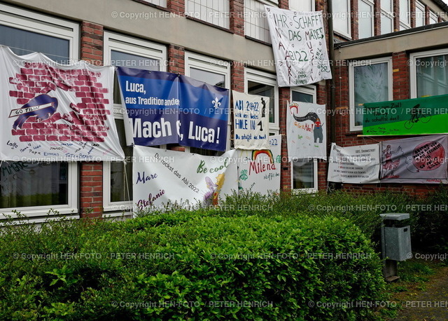 04.05.2022 Glückwünsche von Eltern zur Abiturprüfung 2022 | 04.05.2022 Viel Glück Alles Gute Wünsche von Freunden zum Abi 2022 auf Schilder Plakate am Gymnasium - Realized with Pictrs.com