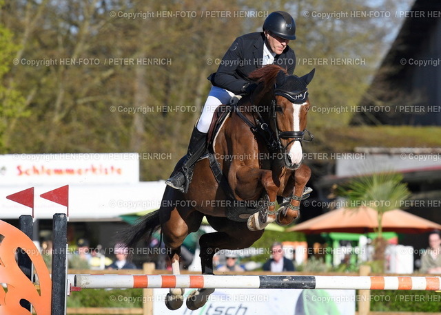 17.04.2022 Kranichstein Spring-Tour III Springturnier Dressurturnier | 17.04.2022 Reiten Darmstadt-Kranichstein Spring-Tour III Prüfung 22 Zwei-Phasen-Springprüfung Klasse S* 1624 Jens Heine auf Carter 8 vom RC Leipzig copyright HEN-FOTO Peter Henrich - Realizzato con Pictrs.com