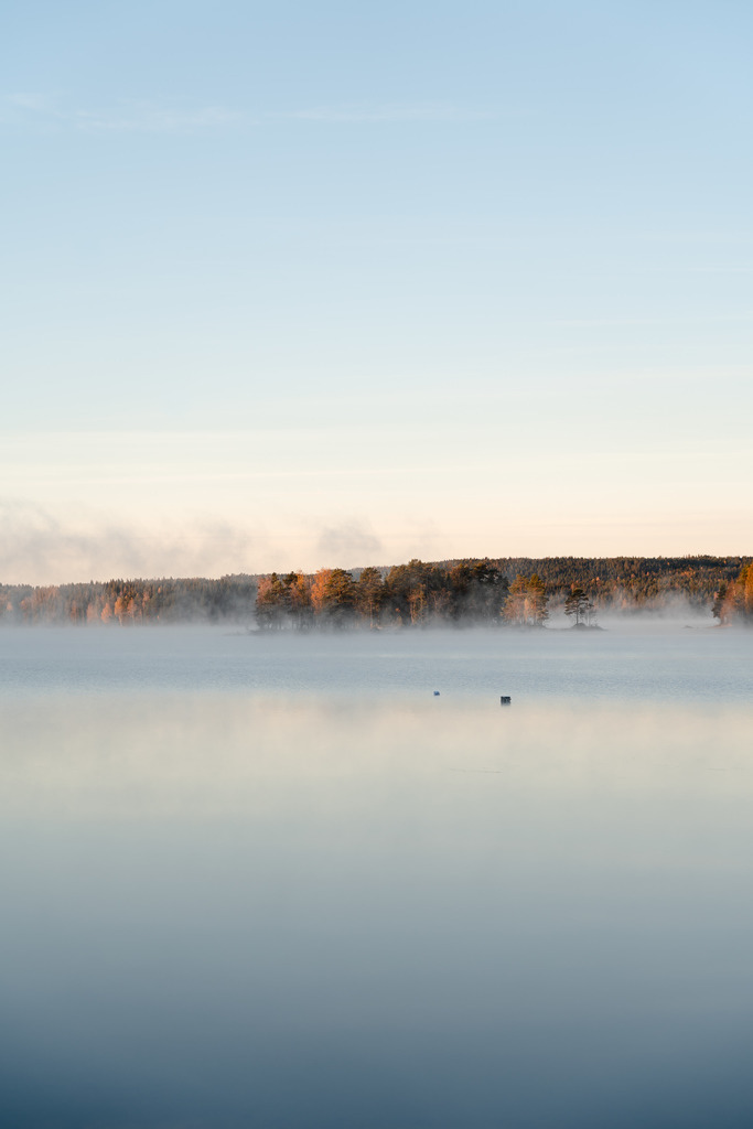 Finnischer Nebelsee_hoch | saddlestories - Realisiert mit Pictrs.com