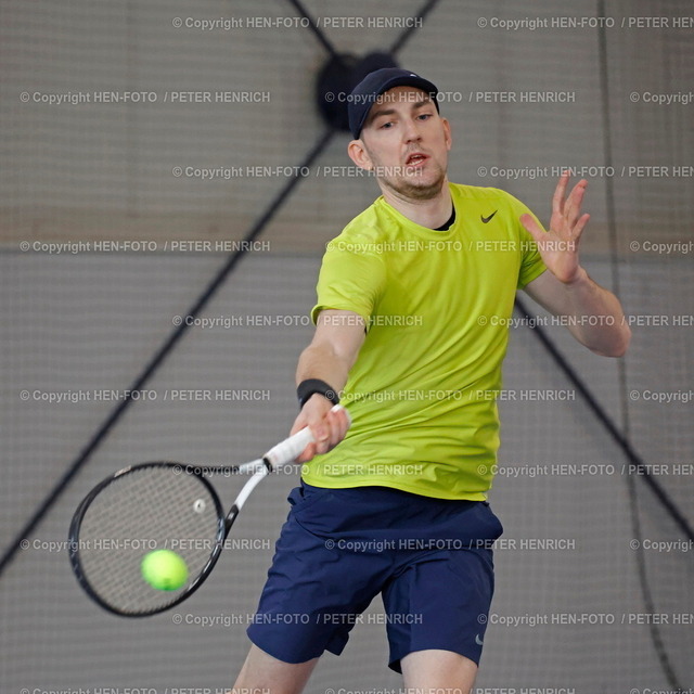 20231203-7288-tennis-bezm-HEN-FOTO | 03.12.2023 Darmstädter HallenTennis Bezirksmeisterschaften Aktive 2023 in Weiterstadt Halbfinale Herren Einzel Marek Flinner TV Rüsselsheim-Haßloch (Foto: Peter Henrich) - Realized with Pictrs.com