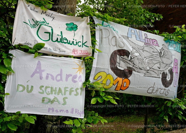 04.05.2022 Glückwünsche von Eltern zur Abiturprüfung 2022 | 04.05.2022 Viel Glück Alles Gute Wünsche von Freunden zum Abi 2022 auf Schilder Plakate am Gymnasium - Realizzato con Pictrs.com