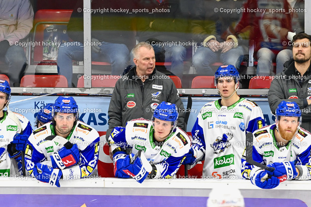 EC KAC vs. EC Grand Immo VSV 26.12.2021 EC KAC vs. EC Grand Immo VSV 26.12.2021 | Rob Daum, Headcoach EC VSV, Jamie Fraser, Felix Maxa, Marcel Rodman, Assistent Coach EC VSV, verärgert