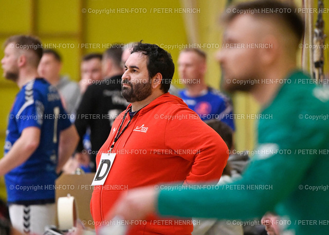 Handball Landesliga Männer TSV Pfungstadt - TuS Griesheim © HEN-FOTO | Handball Landesliga Männer TSV Pfungstadt - TuS Griesheim (33:31) am 26.02.2022 (Hessen) Mitte Betreuer Trainer D Ibo Ücel (G) copyright by Peter Henrich HEN-FOTO - Realized with Pictrs.com