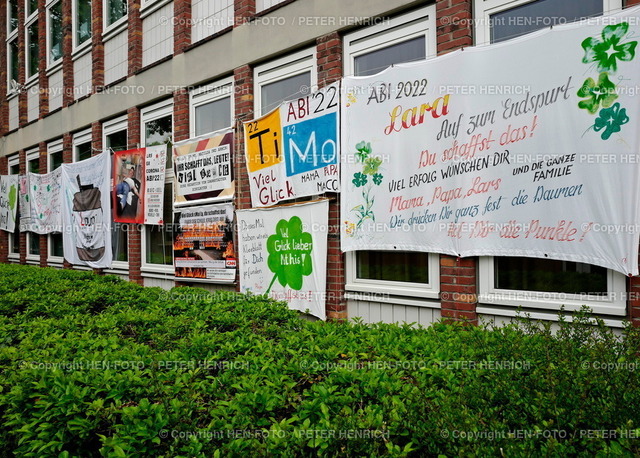 04.05.2022 Glückwünsche von Eltern zur Abiturprüfung 2022 | 04.05.2022 Viel Glück Alles Gute Wünsche von Freunden zum Abi 2022 auf Schilder Plakate am Gymnasium - Realizzato con Pictrs.com