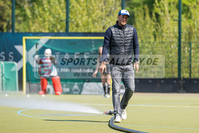 HK_20220430_103964 | Düsseldorfer HC - TuS Lichterfelde ( W ) am 30.4.2022 Düsseldorfer HC, Düsseldorf Sussenburger Nico ( Trainer Düsseldorfer HC )