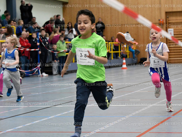 Kinderleichtathletik Nieder-Ramstadt | Kinderleichtathletik Nieder-Ramstadt 20170319 - bis die Schuhe fliegen - Hallensprint - Khan Karakus - Die grünen Frösche - copyright HEN FOTO (Peter Henrich)  - Realizzato con Pictrs.com