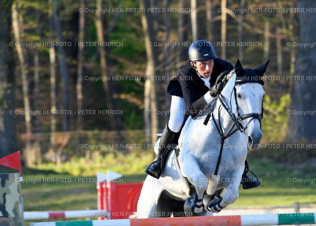 17.04.2022 Kranichstein Spring-Tour III Springturnier Dressurturnier | 17.04.2022 Reiten Darmstadt-Kranichstein Spring-Tour III Prüfung 22 Zwei-Phasen-Springprüfung Klasse S* 1488 Christian Brühl auf Queen Bella 4 vom RSG Frankenhof Sonnefeld copyright HEN-FOTO Peter Henrich - Realizzato con Pictrs.com