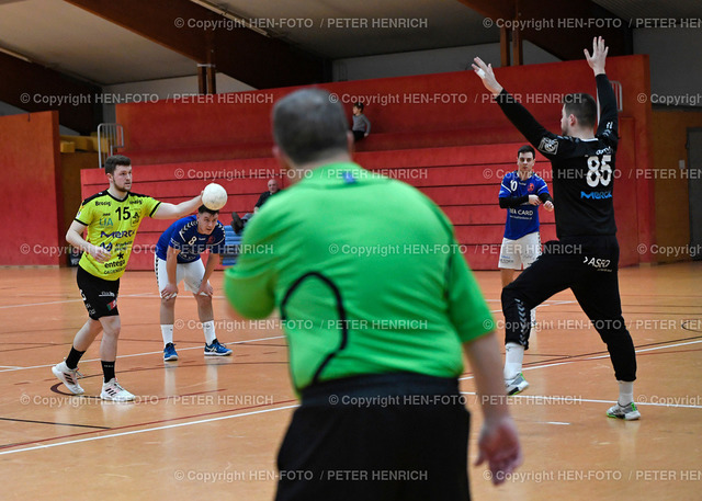 Handball Männer Landesliga HSG Bieberau-Modau II -  TSV Pfungstadt 06.02.2022 copyright by Peter Henrich HEN-FOTO | Handball Männer Landesliga HSG Bieberau-Modau II - TSV Pfungstadt (25:25) 06.02.2022 li 15 Kevin Kunzendorf 5 Treffer (GB) re 85 TW Julius Gehring (Pf) copyright by Peter Henrich HEN-FOTO - Realizzato con Pictrs.com