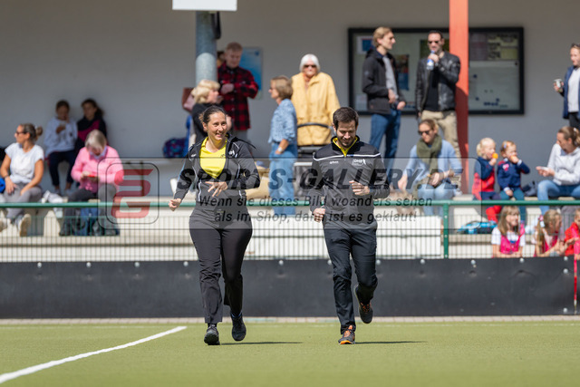 HK_20220430_103972 | Düsseldorfer HC - TuS Lichterfelde ( W ) am 30.4.2022 Düsseldorfer HC, Düsseldorf S.Wagner ( SR ) L.Lukas rechts ( SR )